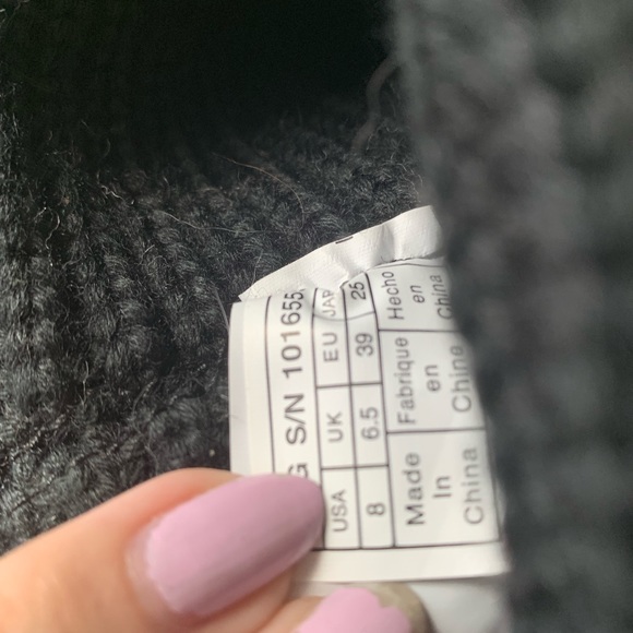 UGG Classic Cardy in Black Size 8 - Picture 5 of 6